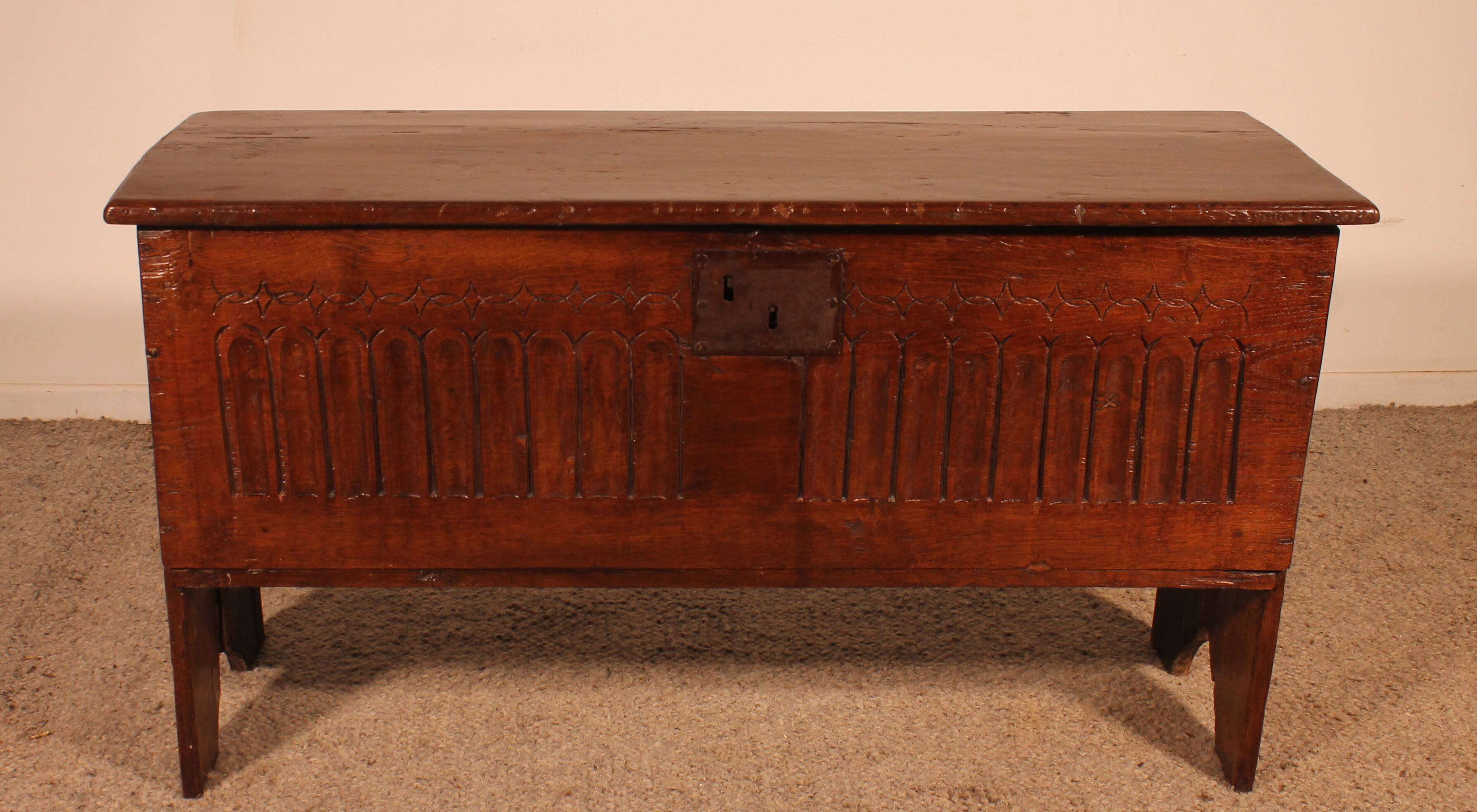 Oak Saber Chest Circa 1600