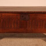 Oak Saber Chest Circa 1600