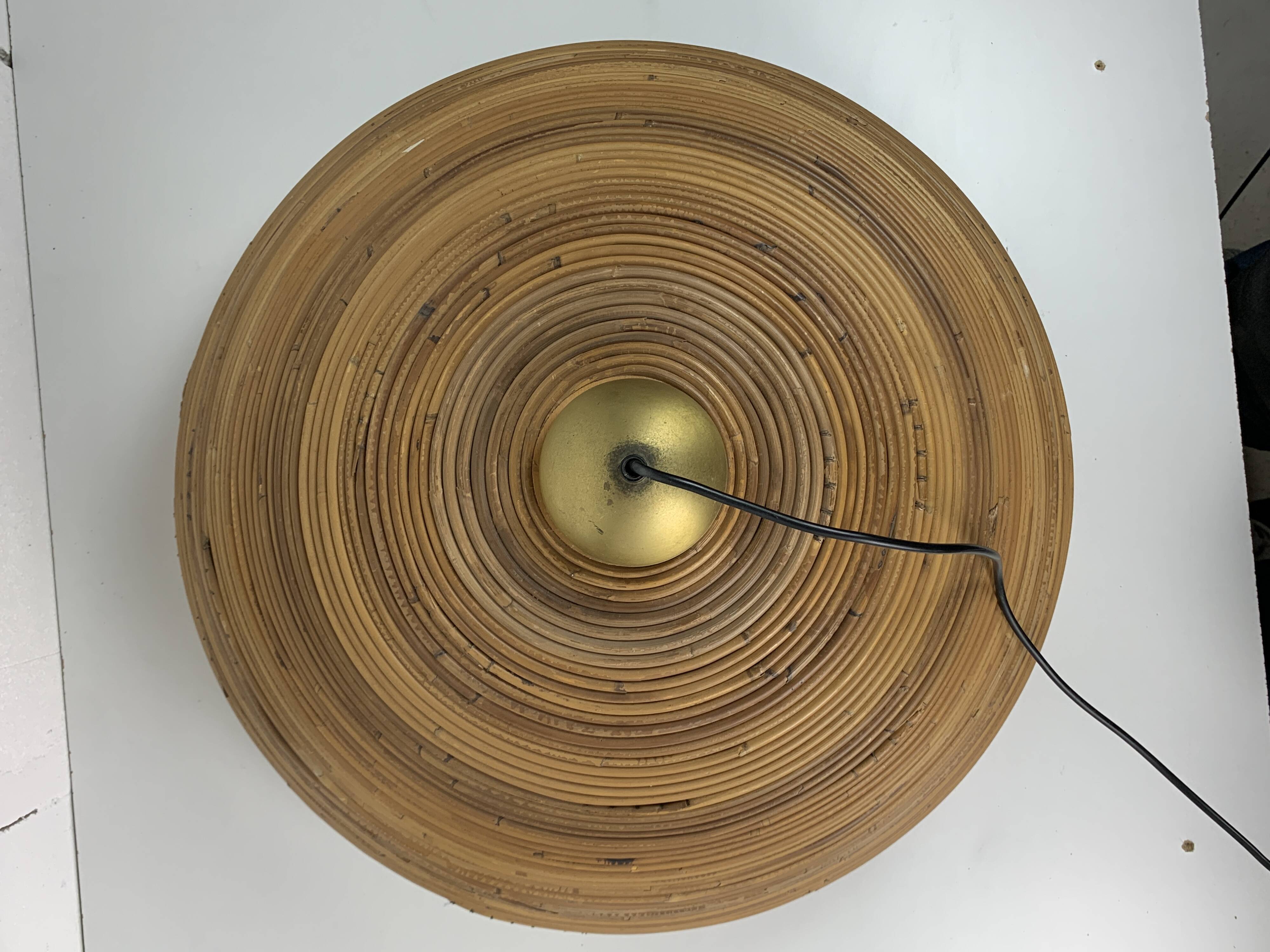 Lampe à suspension XL 71 cm en roseau, rotin, bambou et laiton, Italie