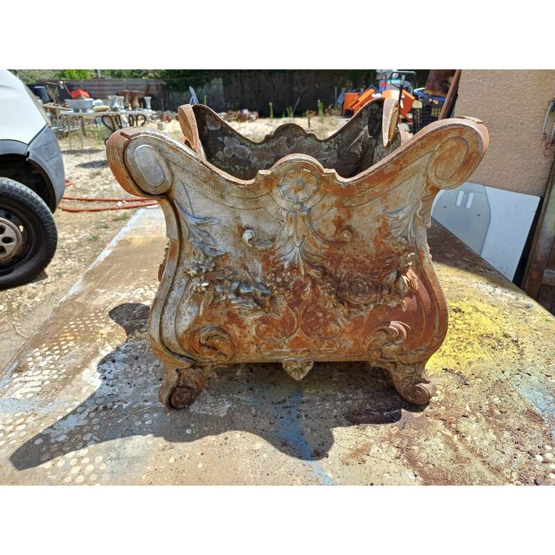 1 cast iron planter from 1900 from Charleville - Mézières, rockery style