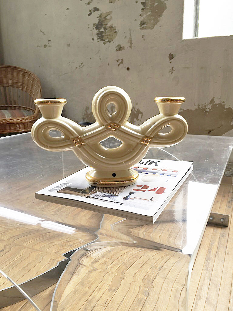 Former candlestick in white ceramic