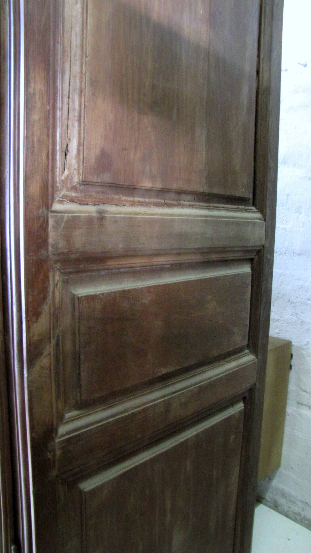 Antique baroque cabinet in solid oak