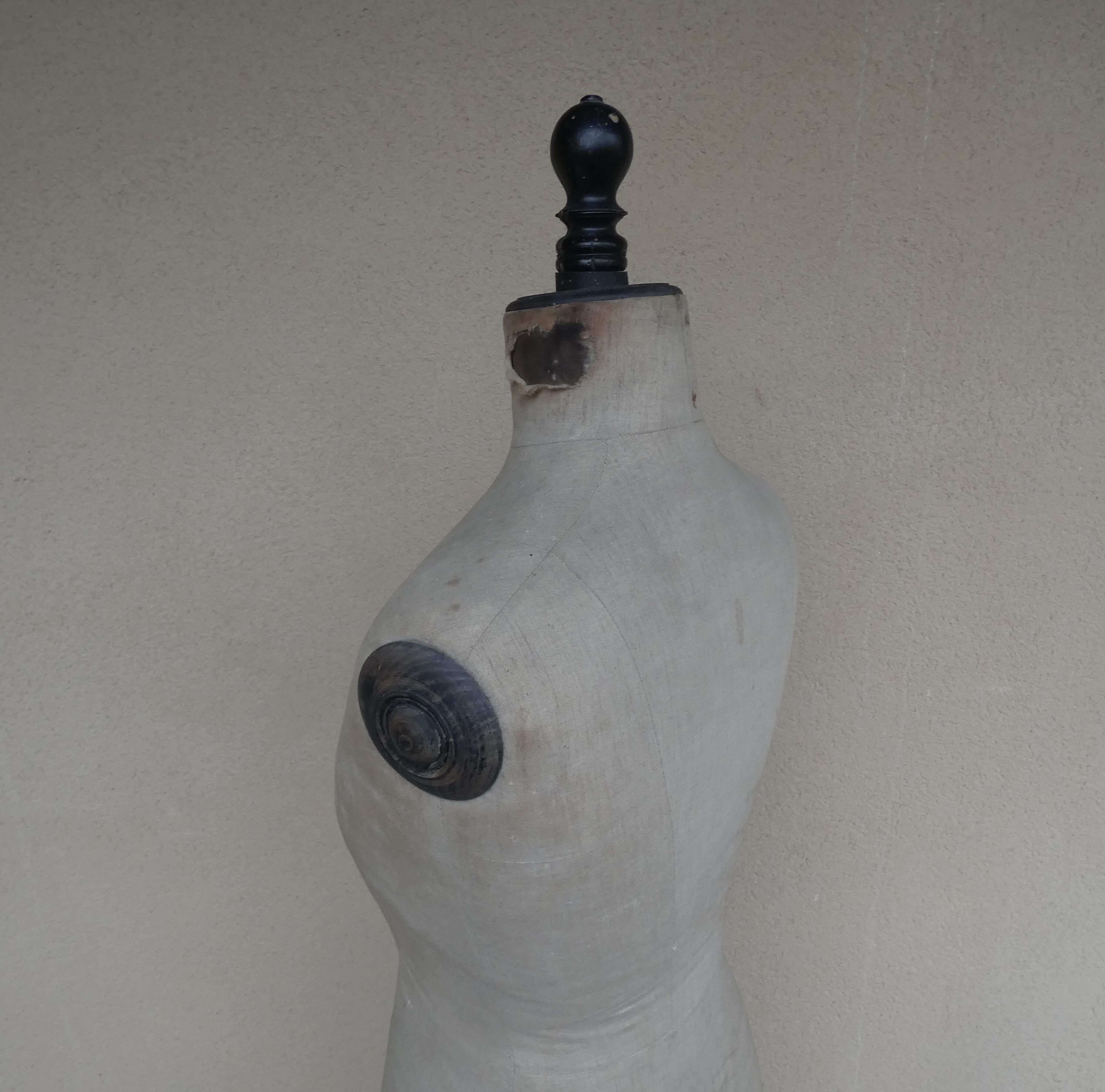 Former female sewing model t42