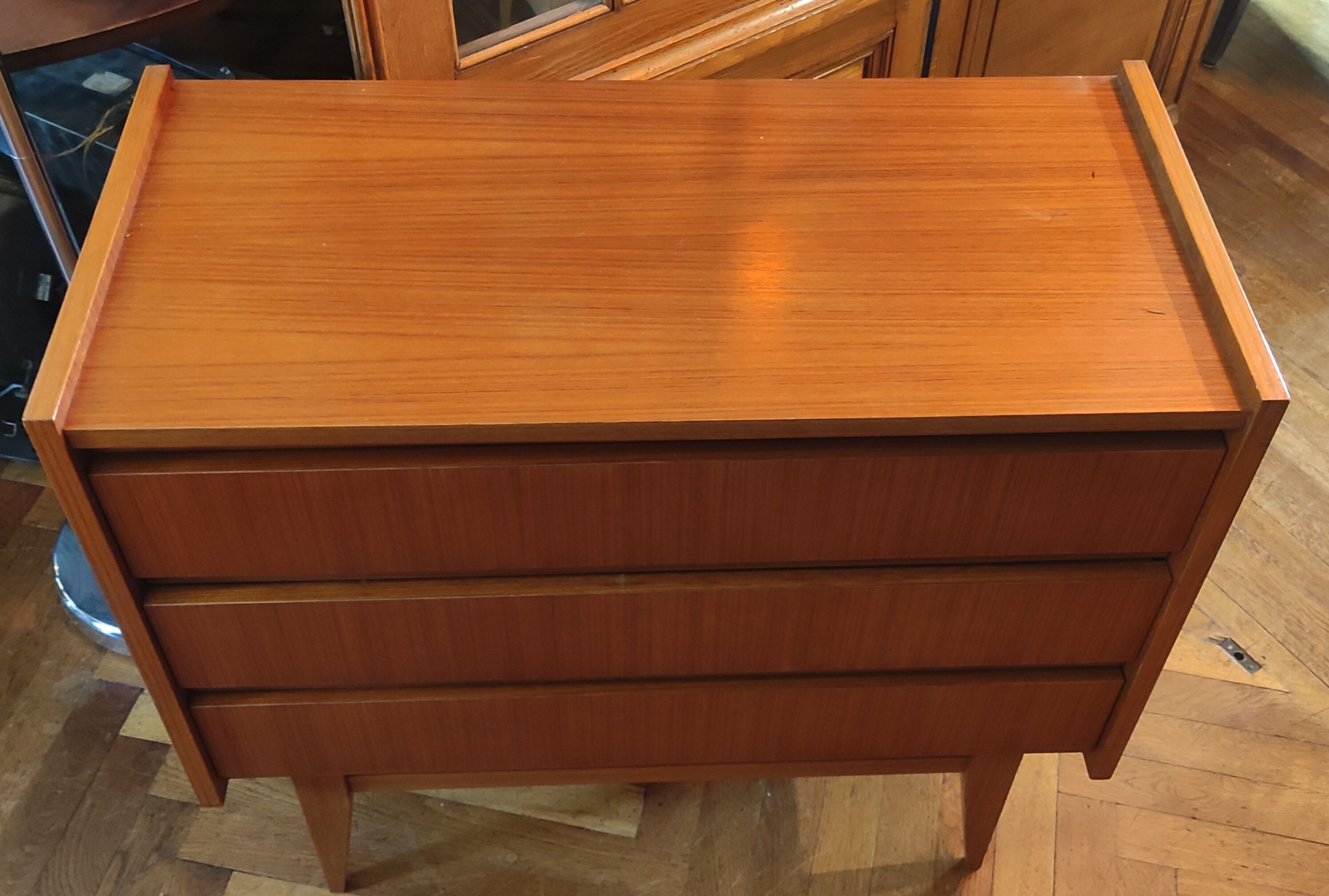 Vintage chest of drawers