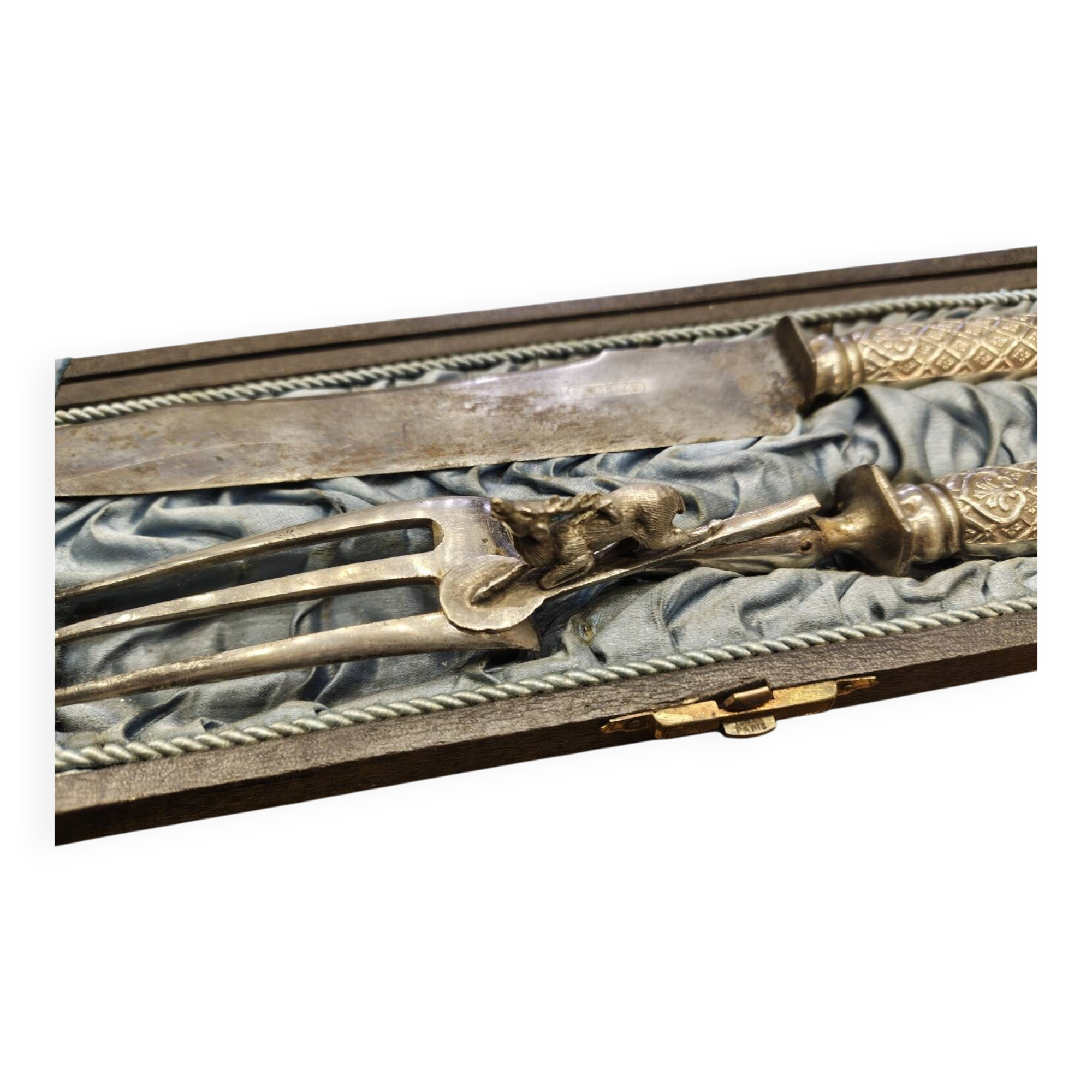 Exceptional cutting set with silver stag.
