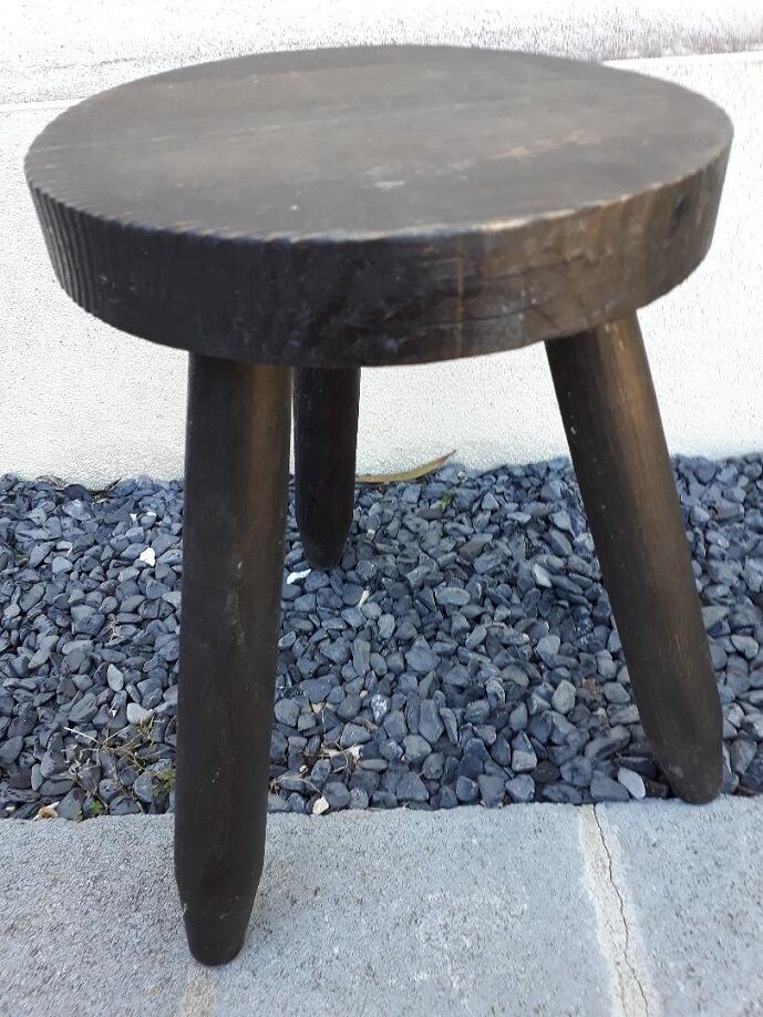 Tripod farm stool