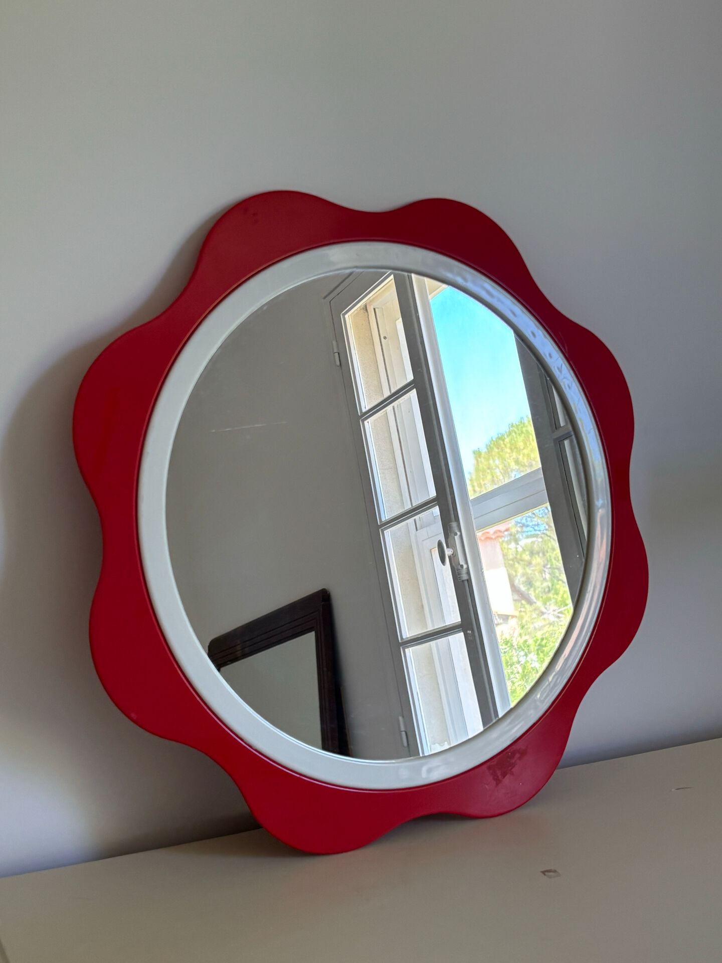 Mirror flower plastic by Finnish designer Makisen Kuvastin.