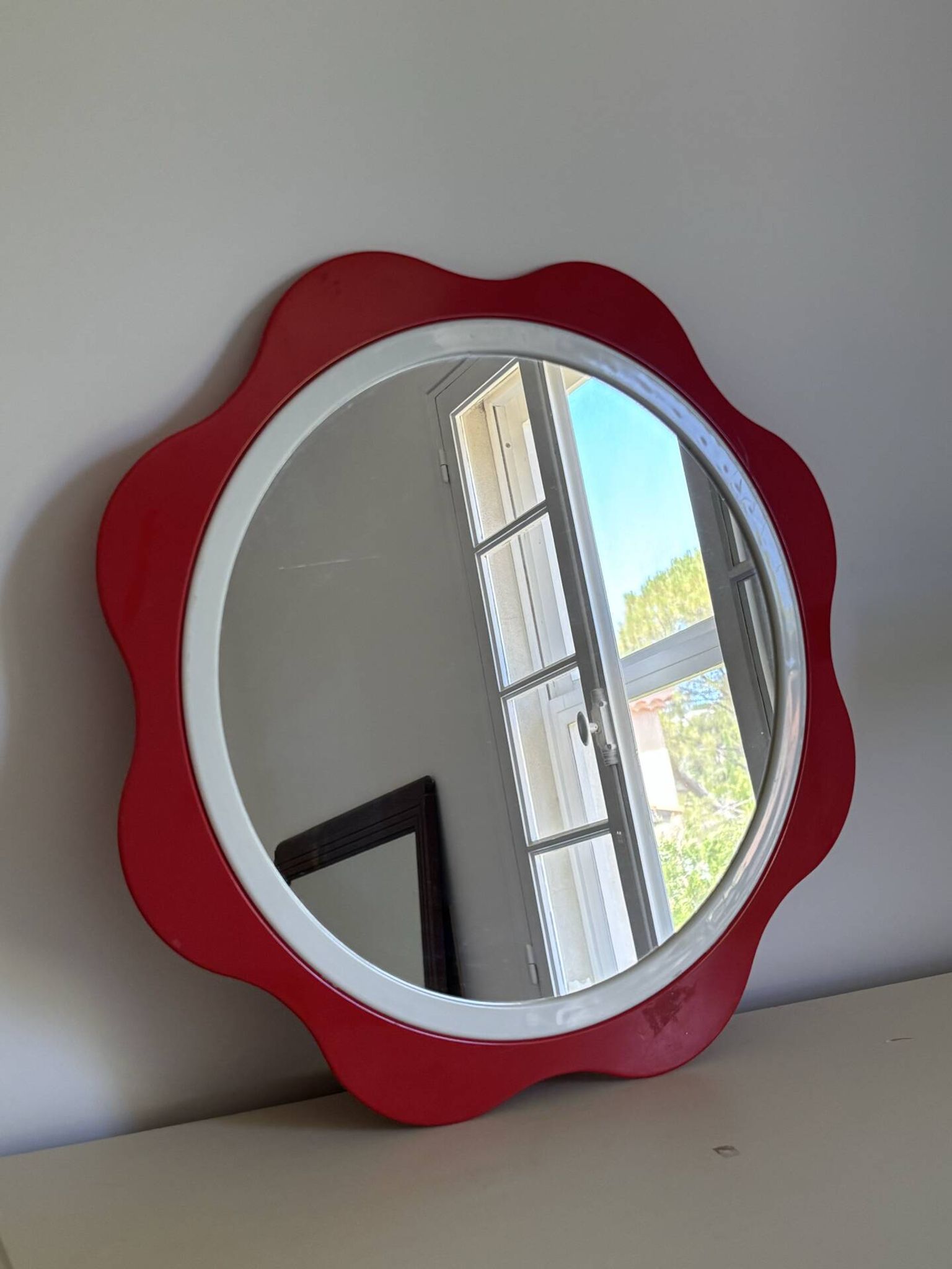 Mirror flower plastic by Finnish designer Makisen Kuvastin.