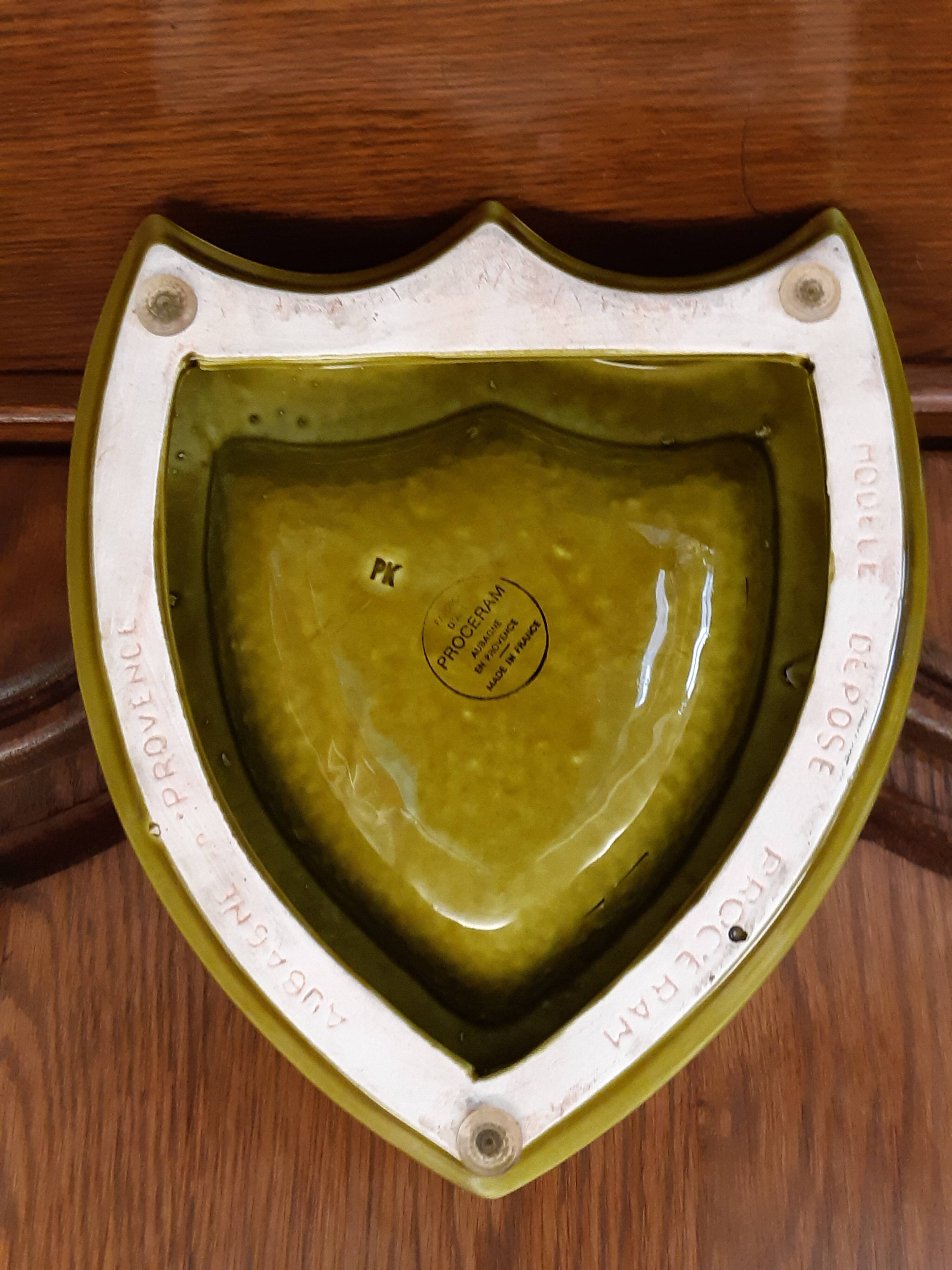 Ashtray coat of arms moet and chandon in ceramic, proceram aubagne france, signed