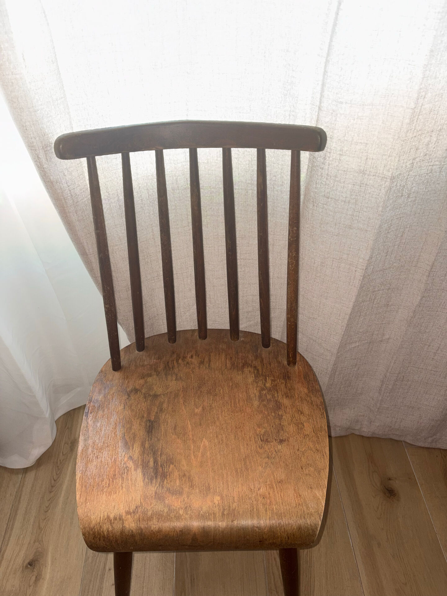 Chaise modèle Fanett