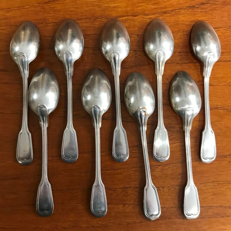 Set of 9 silver-plated metal spoons