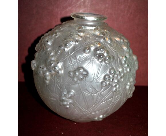 Vase boule druide by René Lalique in molded glass signed from 1924 | Selency