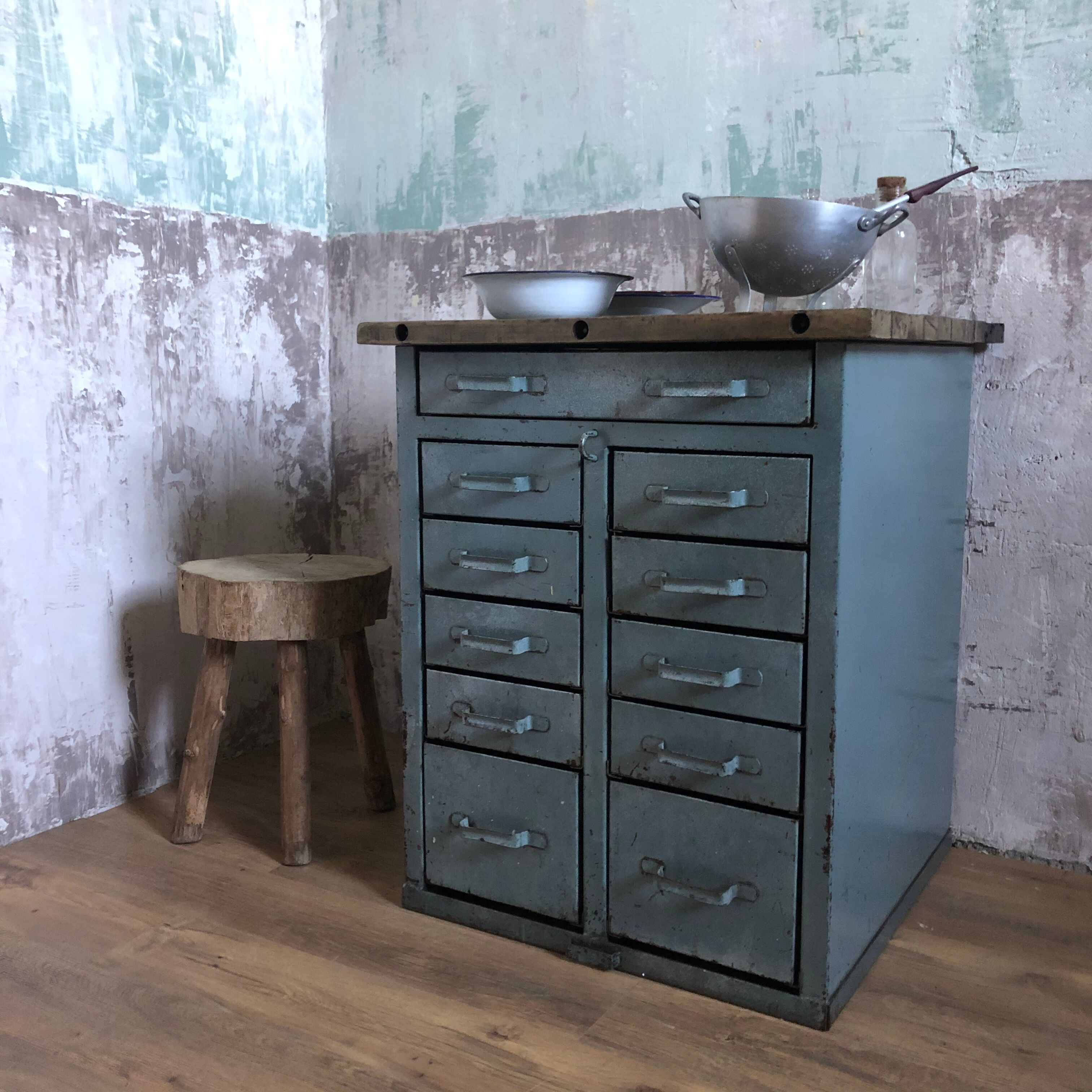 Workshop furniture with drawers, metal and wood