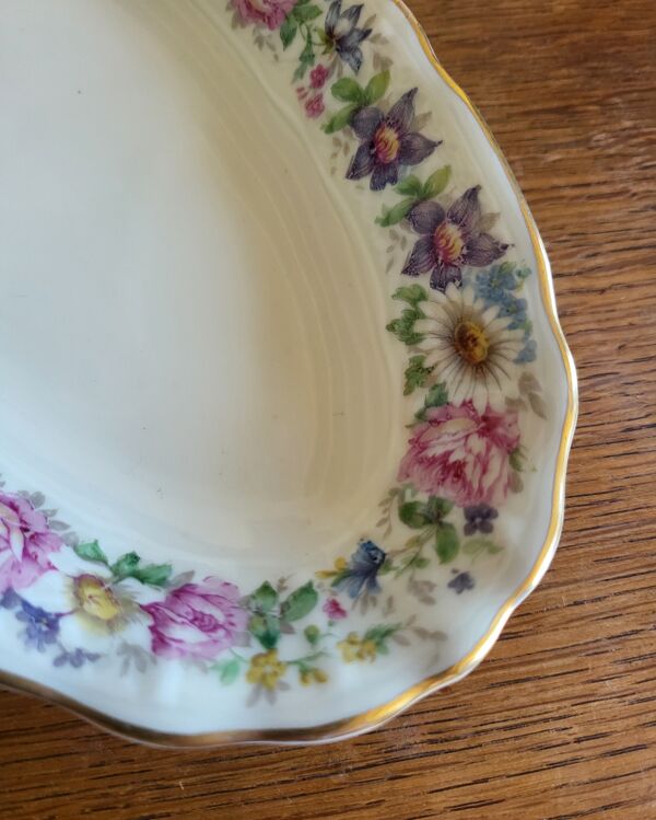 Limoges Bernardaud. Ensemble de 2 Raviers en porcelaine