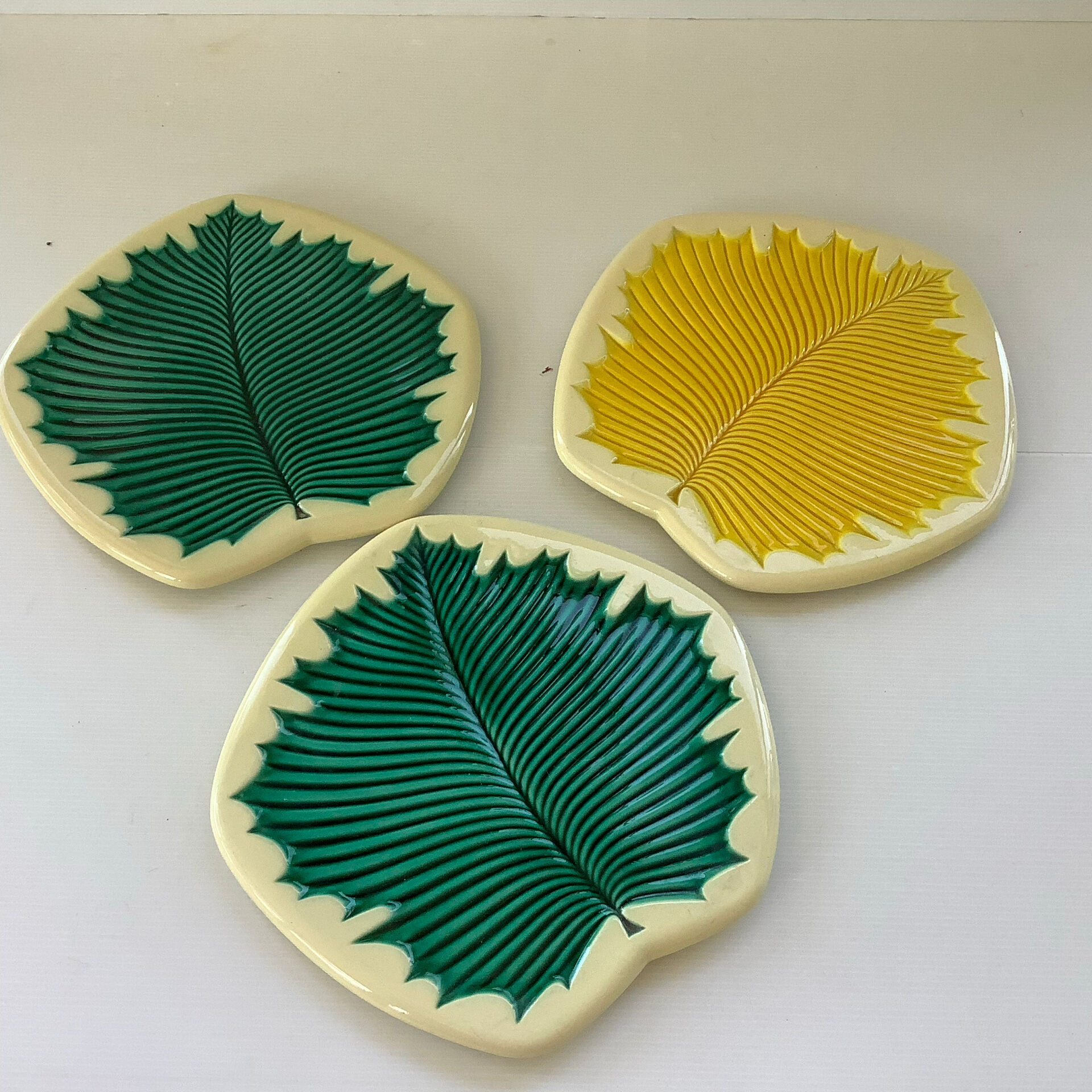 Verceram Set of 16 Vintage Leaf Pieces