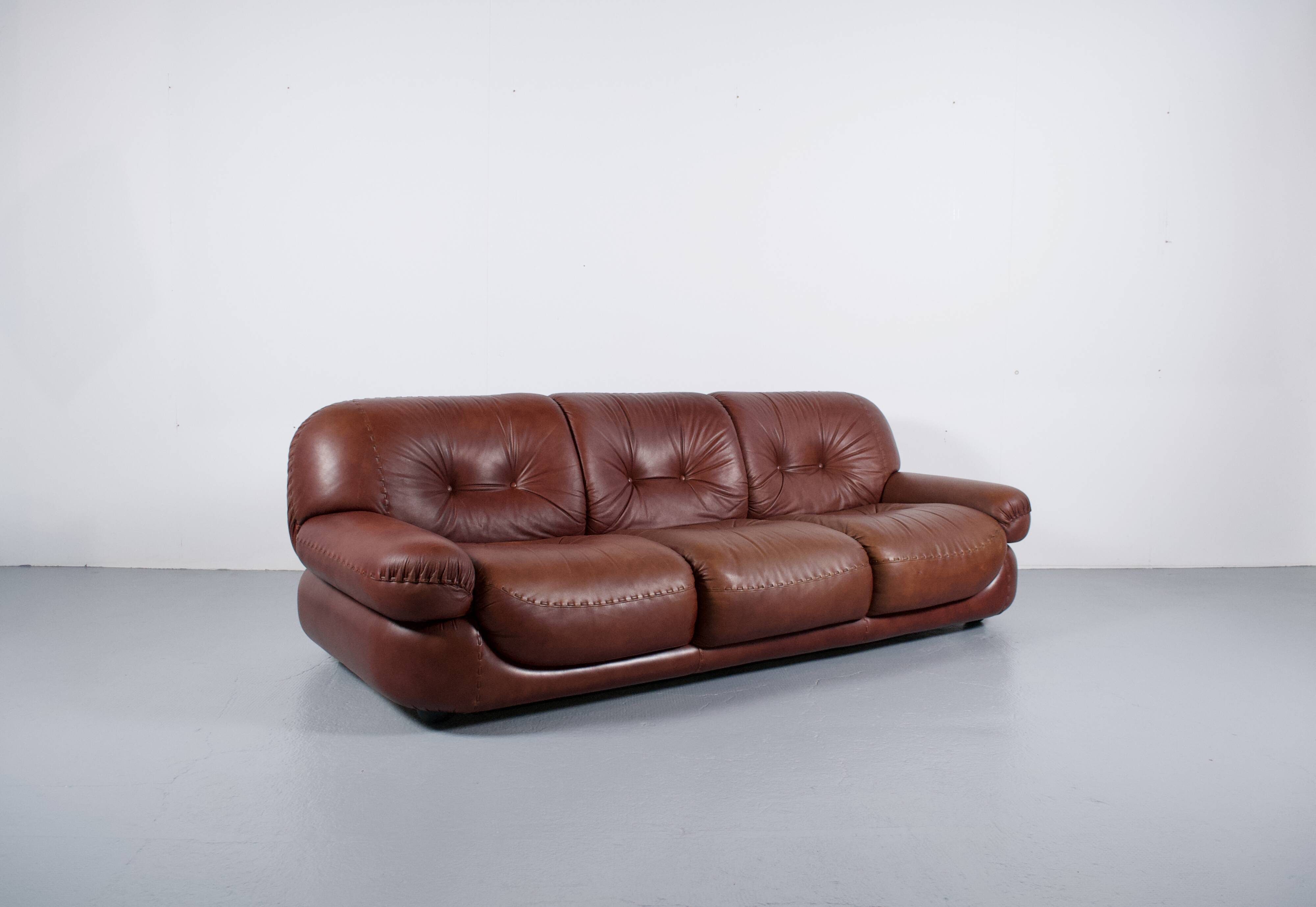 Sapporo leather sofa 1970s by Mobil Girgi publisher