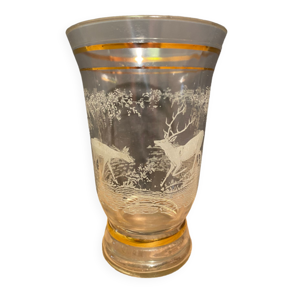 Vase en verre à décor gravé au cerf début XXe