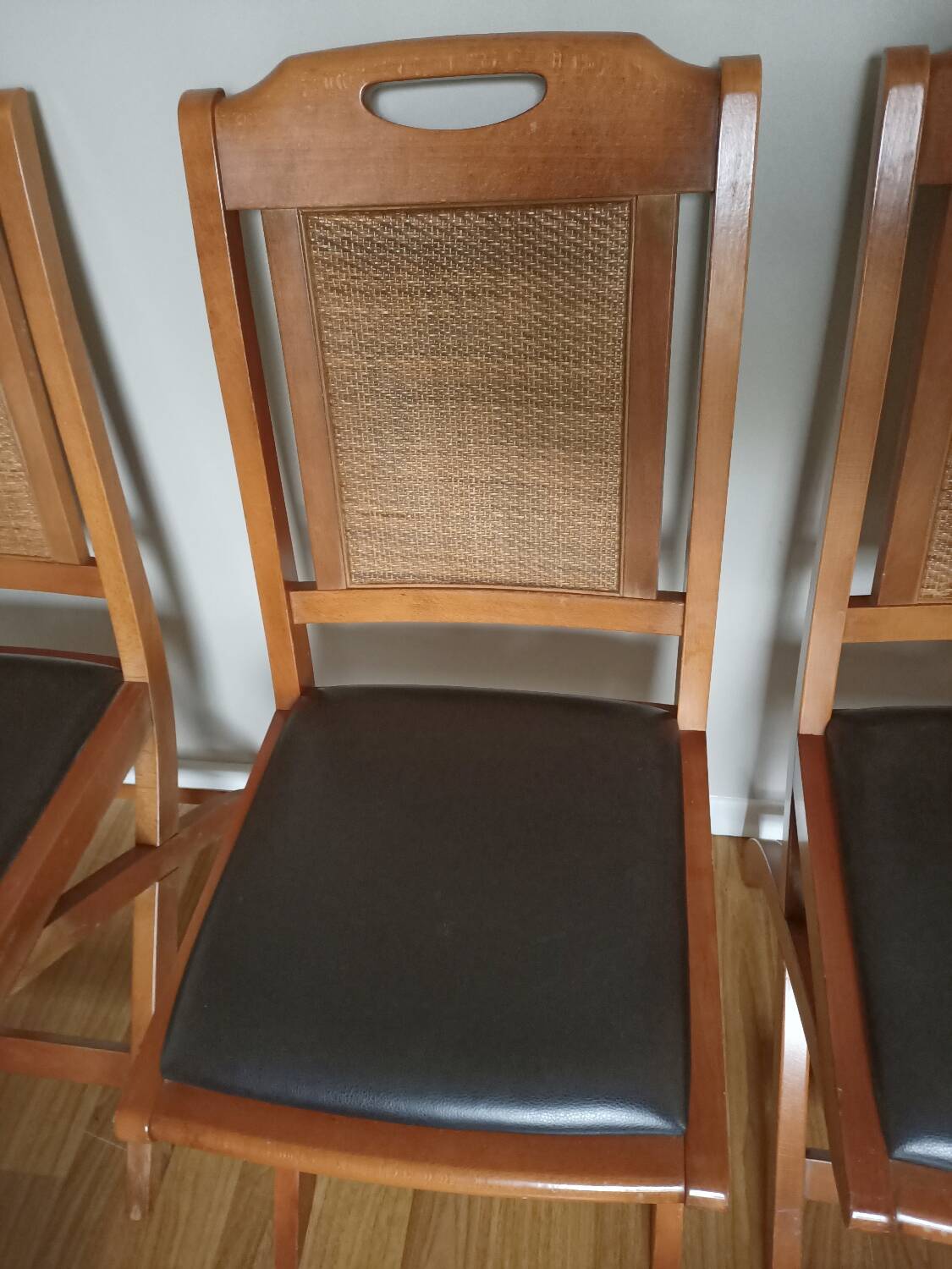 Set of 4 wood and leather chairs