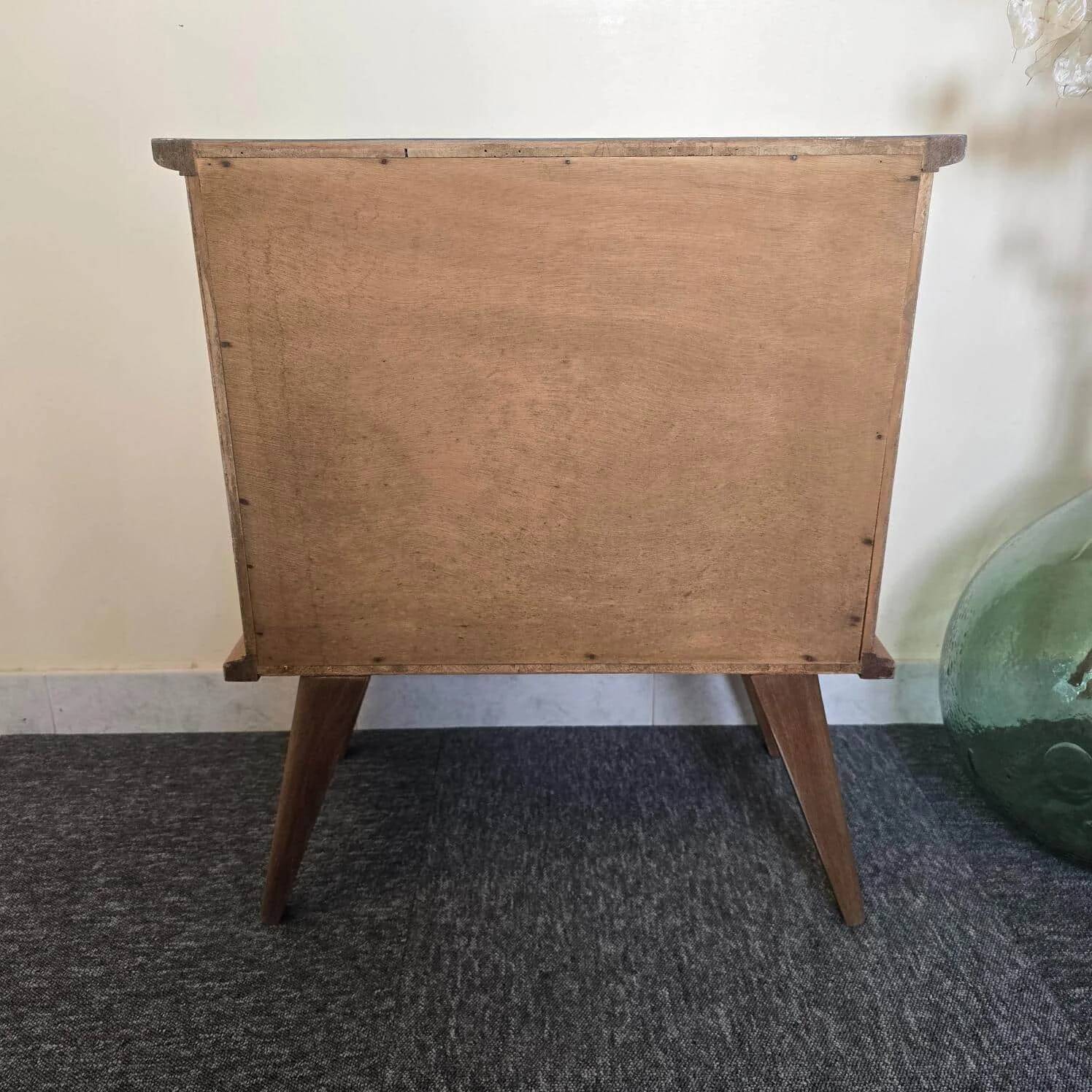 Renovated vintage bedside table in wood, with tapered legs – Matt green & gold background