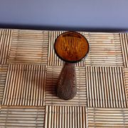 Vase en verre ambre