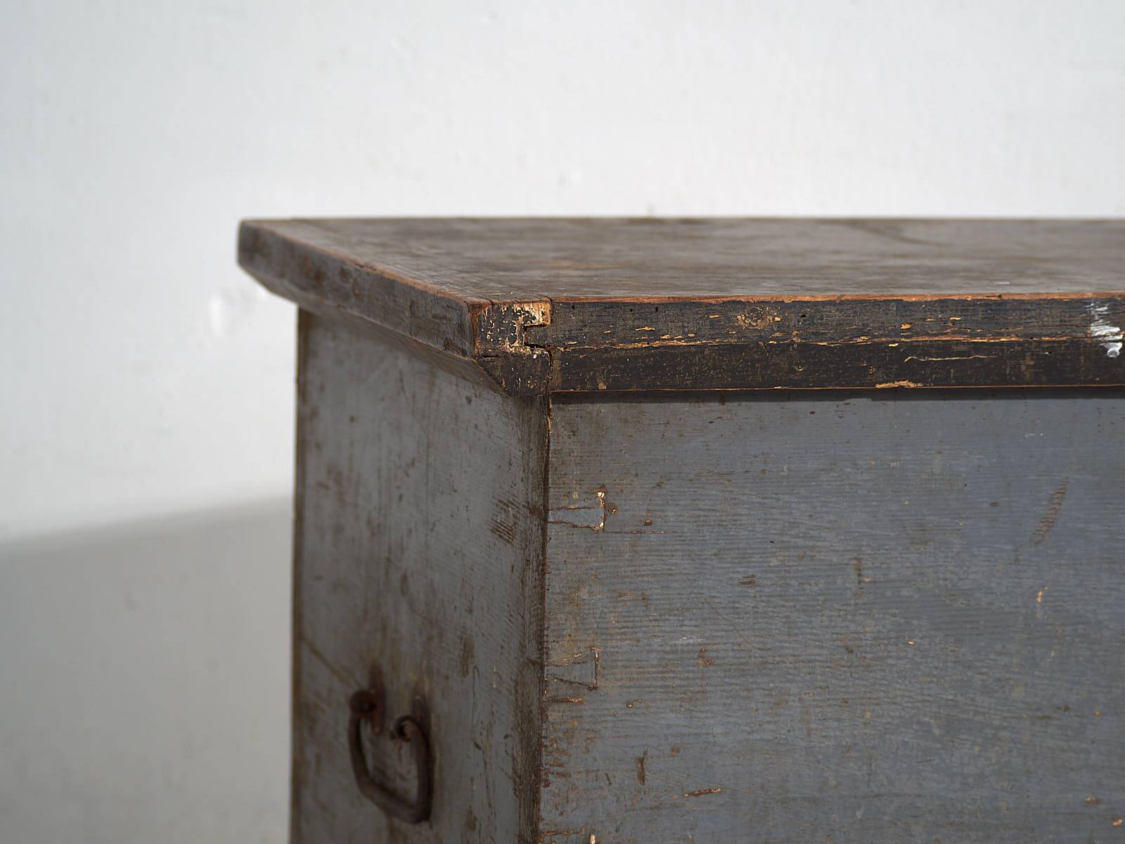 Antique wooden trunk with original lock (c.1900) #16