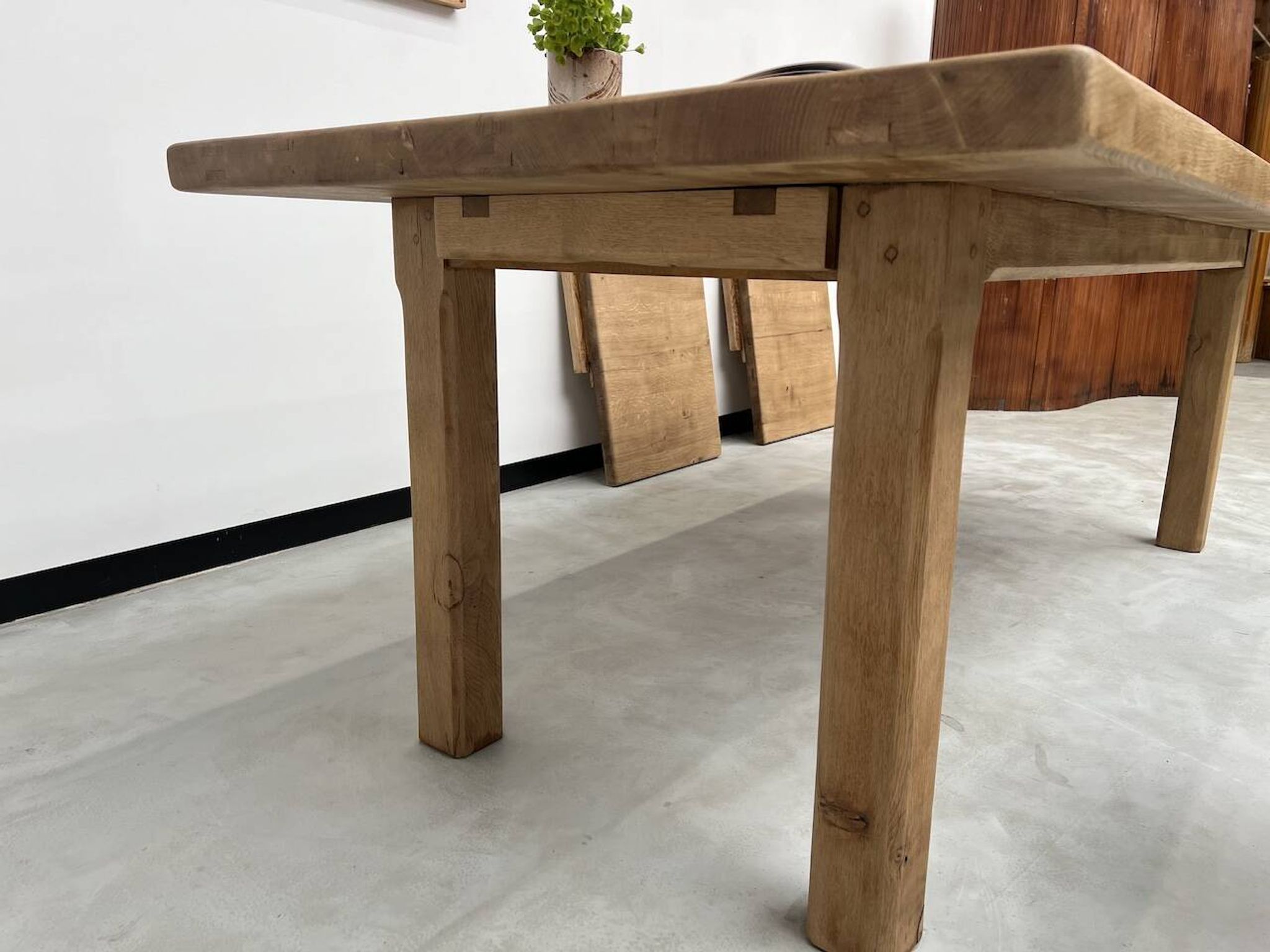Large farm table from the 60s, in solid oak, with extensions