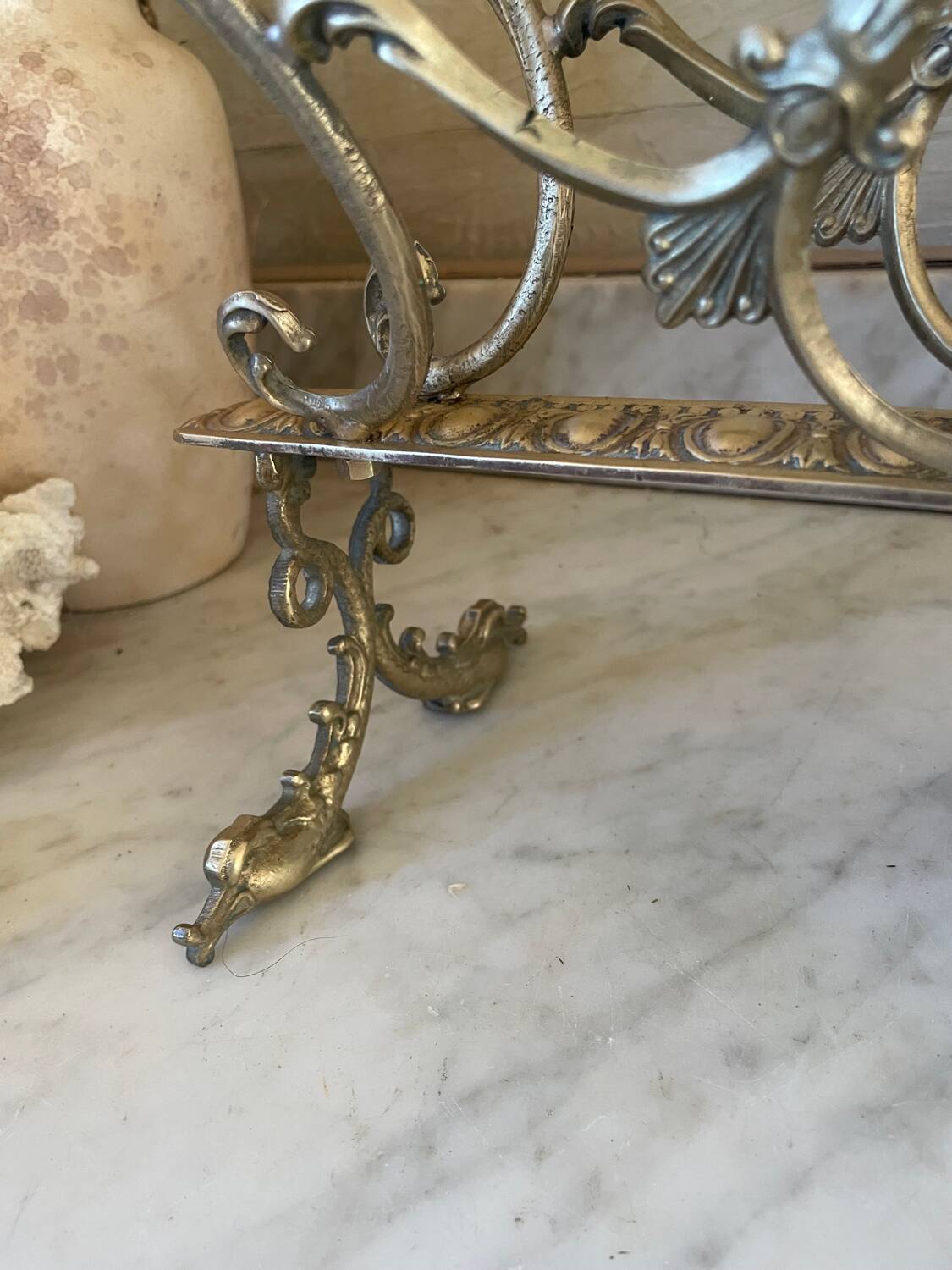 Porte-revue italien en bronze