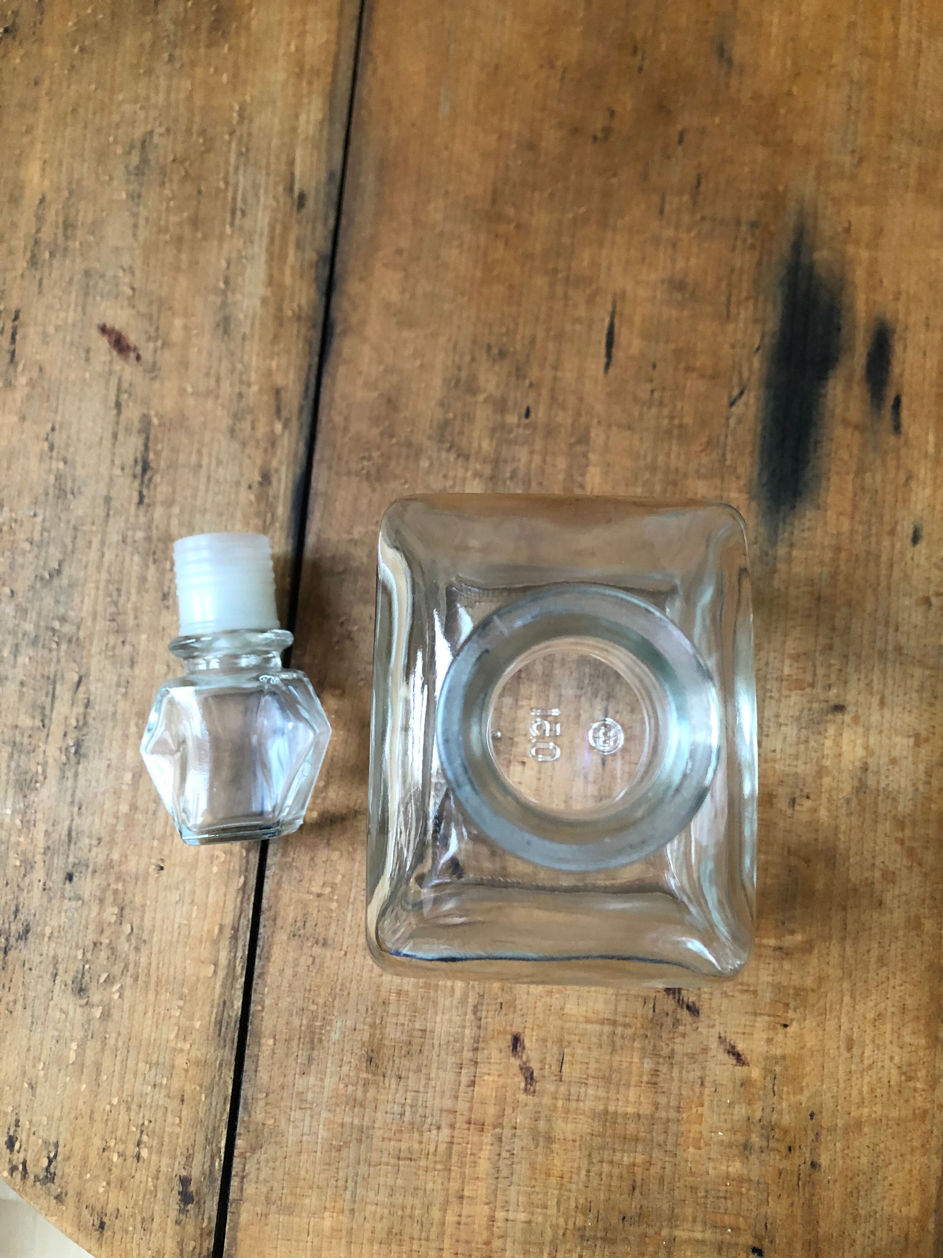 Flacon vintage transparent