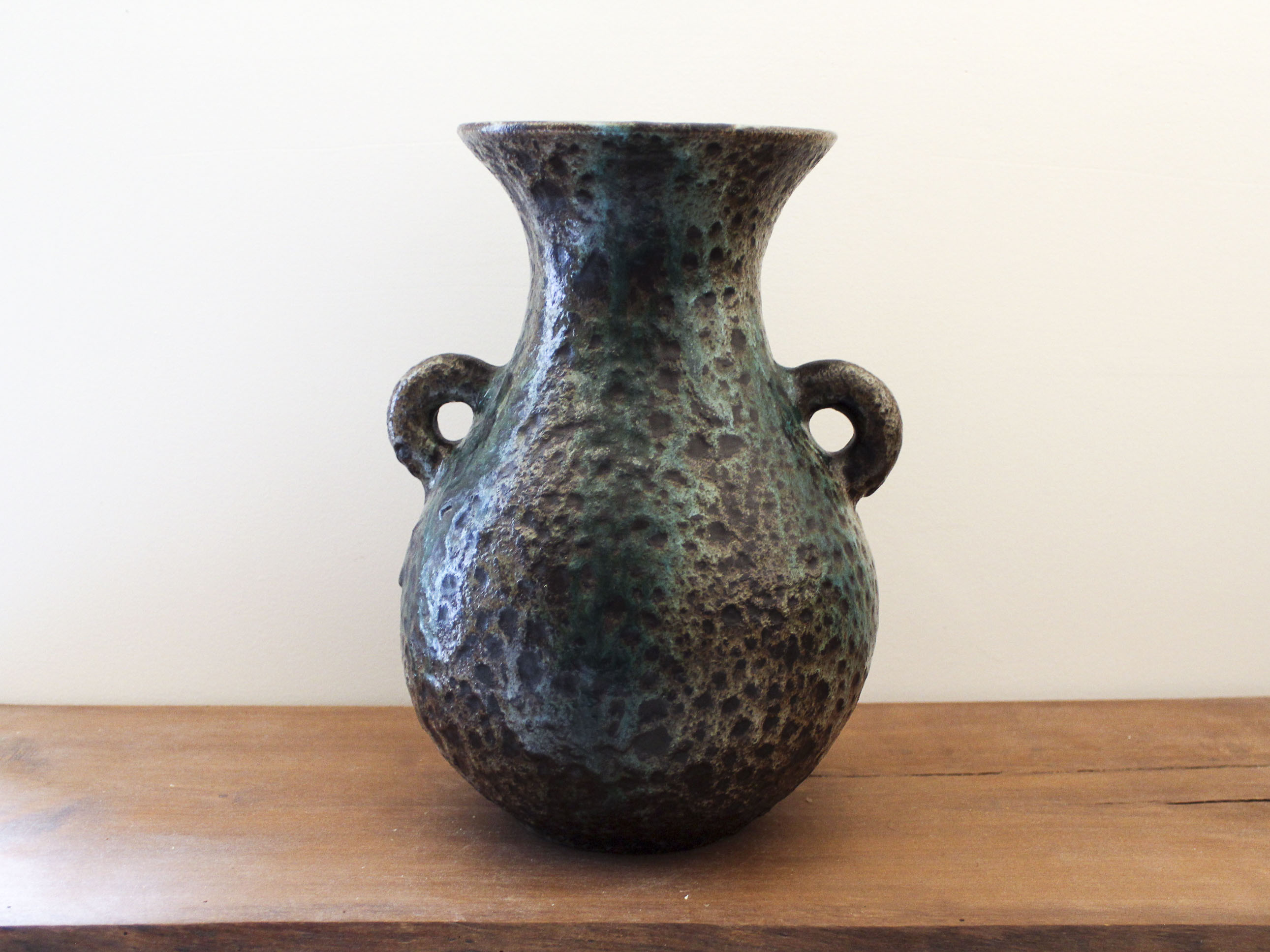 Vase à oreilles en céramique d'Accolay