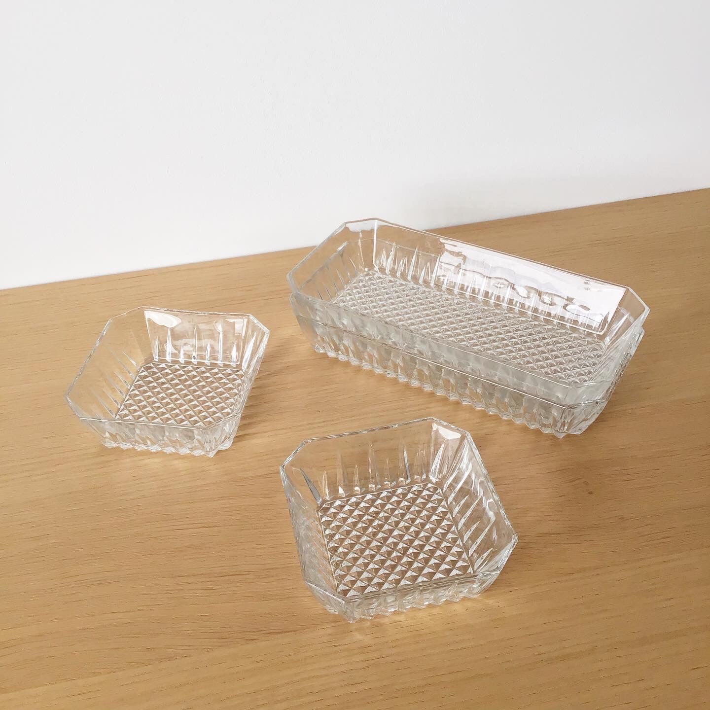 Set of vintage Arcoroc ramekin raviers on their tray