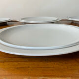 White and silver plates