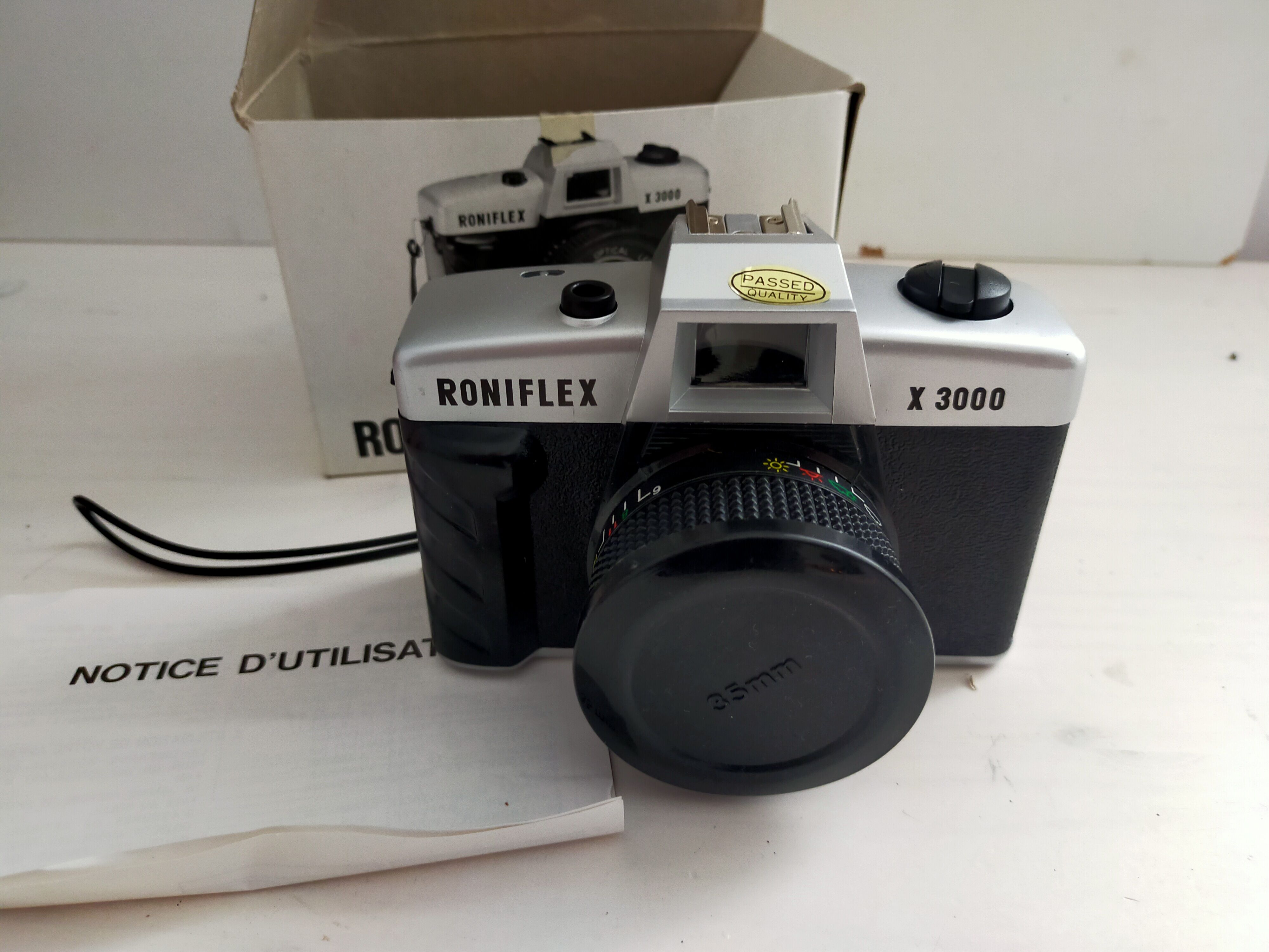 Appareil photo argentique Roniflex X3000 avec notice et boîte