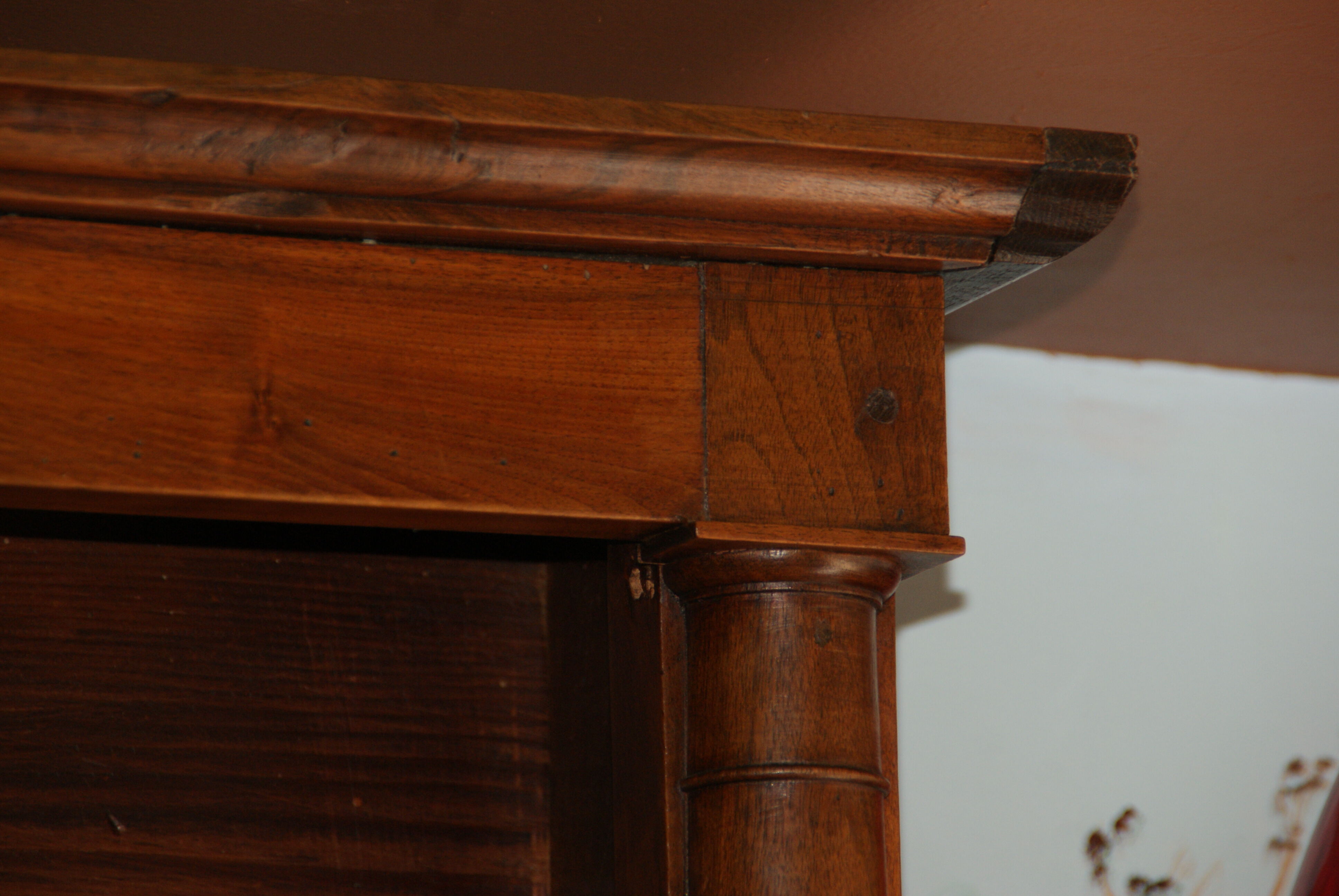 Sideboard with half-columns in walnut, Empire period.
