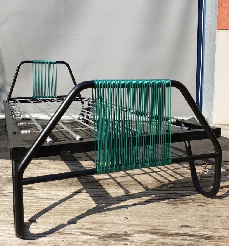 Metal bed  scoubidous green metal