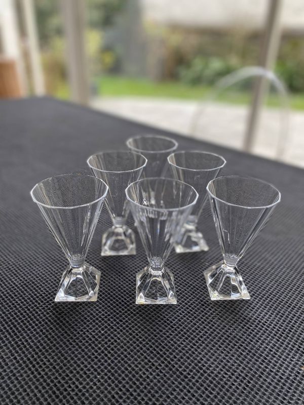 Série de 6 verres en cristal d'Arques modèle Pyramide 1988