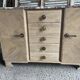 Commode en bois brut dessus marbre