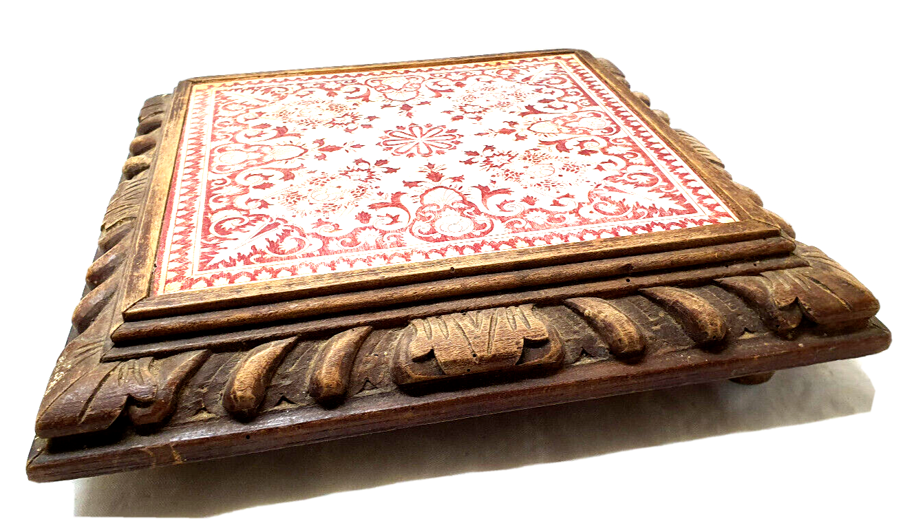 Rug contour wood faience decorated pattern red/bordeaux