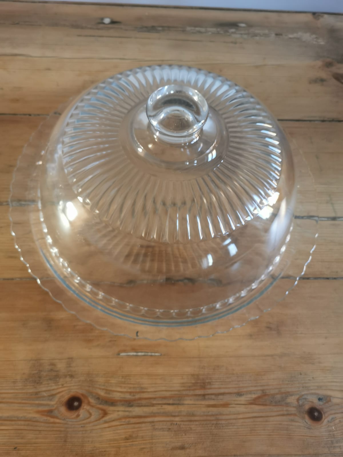 Glass arcopal cake dish with bell