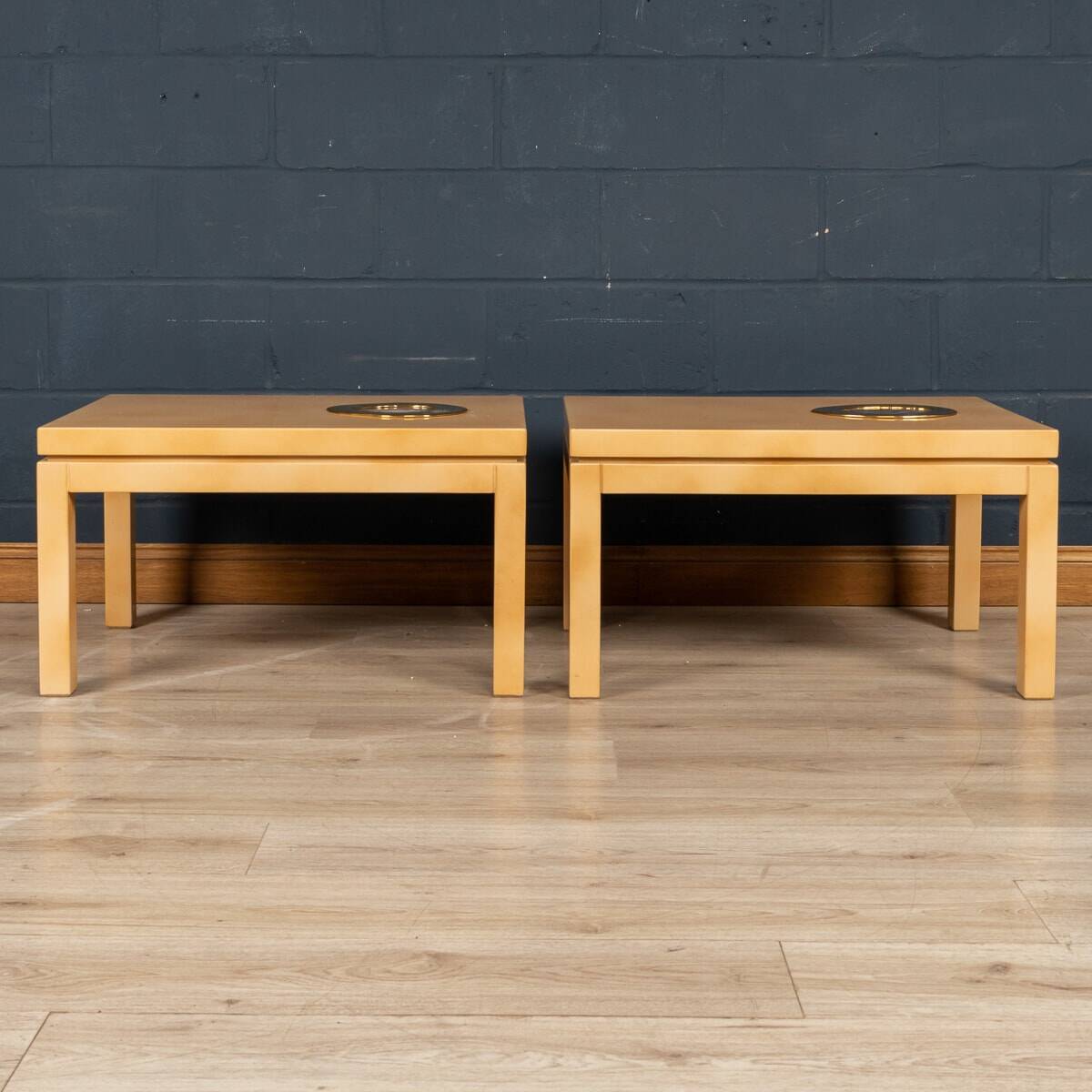 Une paire de tables d'appoint en bois laqué belge et en agate par willy daro c.1970