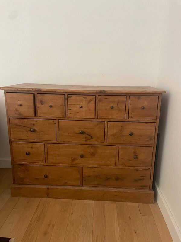 Commode interior's 13 tiroirs