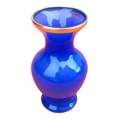 Années 1960 Vase balustre sur piédouche Opaline bleue Col avec dorure