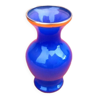 Années 1960 Vase balustre sur piédouche Opaline bleue Col avec dorure