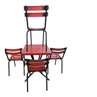 Complete set of table + 4 chairs in bistro style, with red painted wood and black metal frame.