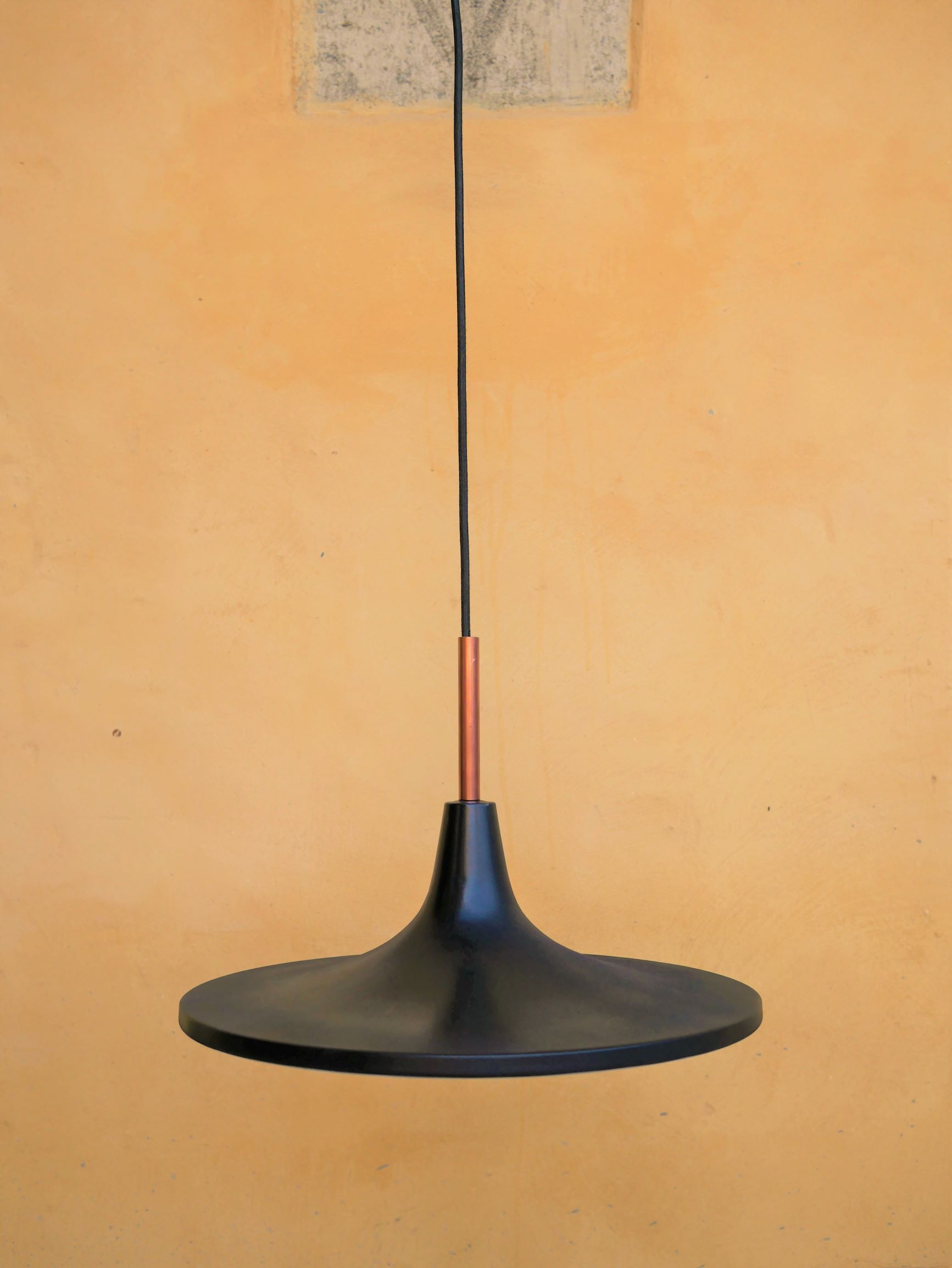 Vintage tulip hanging lamp in black metal and copper