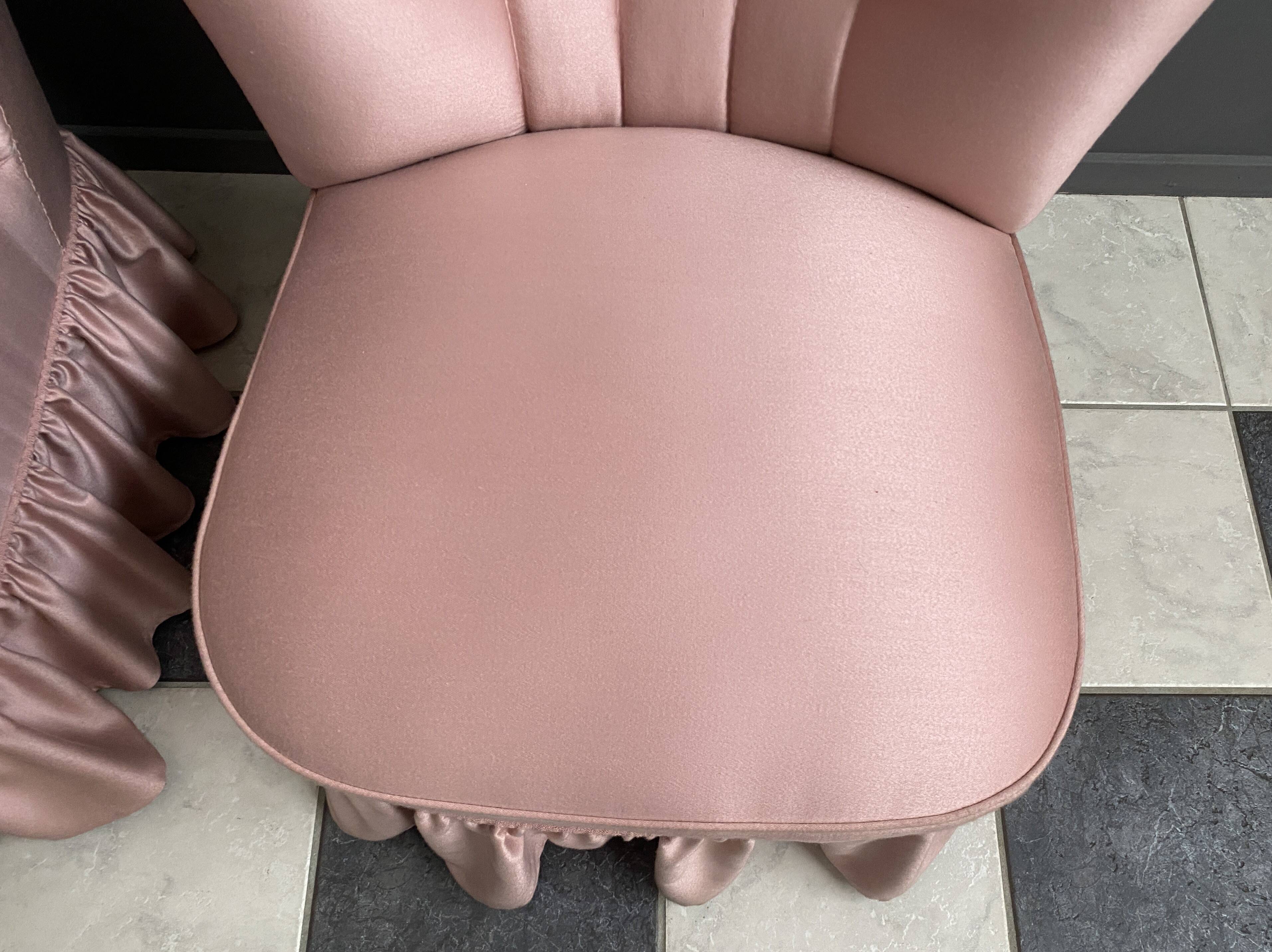 Suite de 2 chaises roses 1960