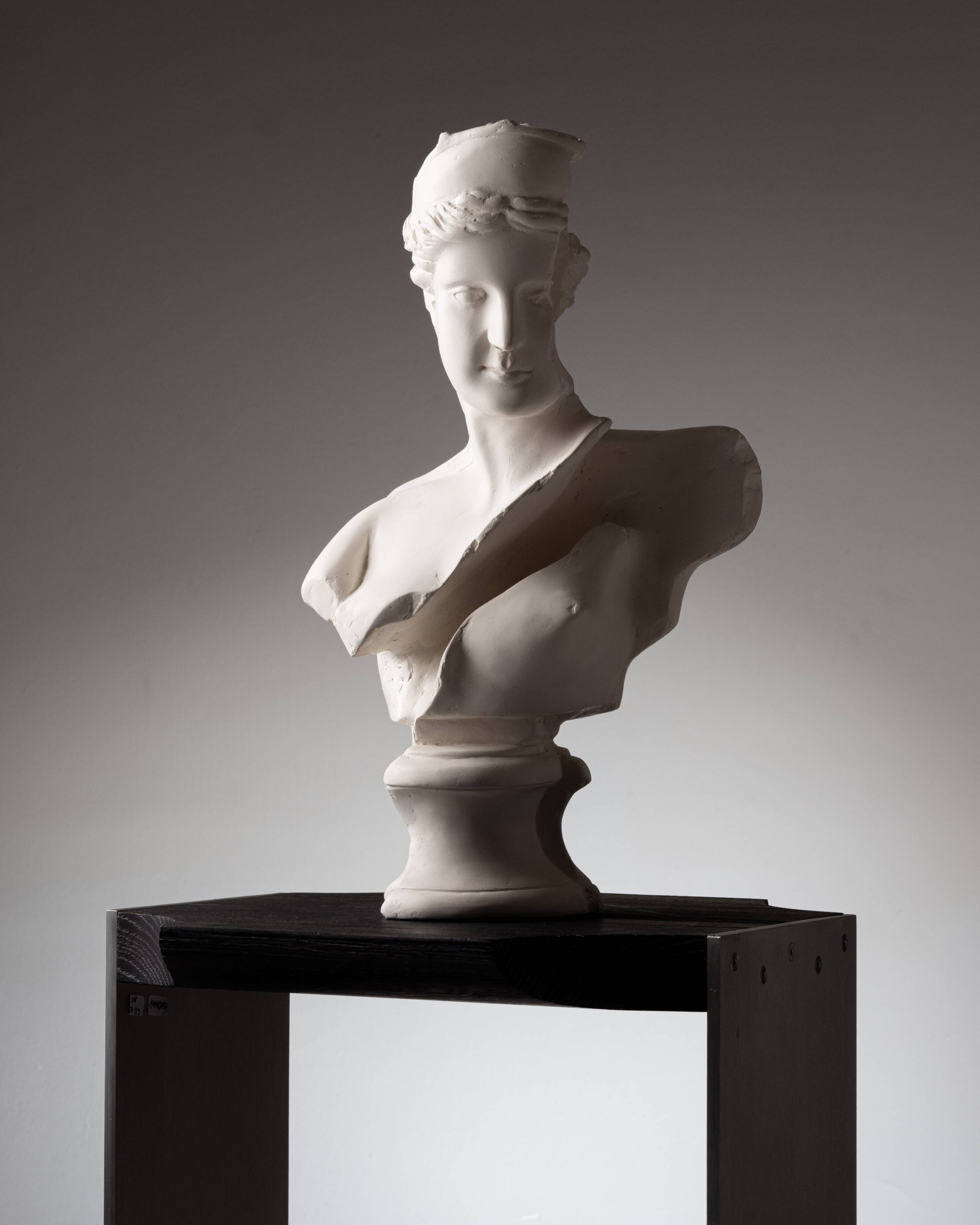 Fragmented Venus sculpture
