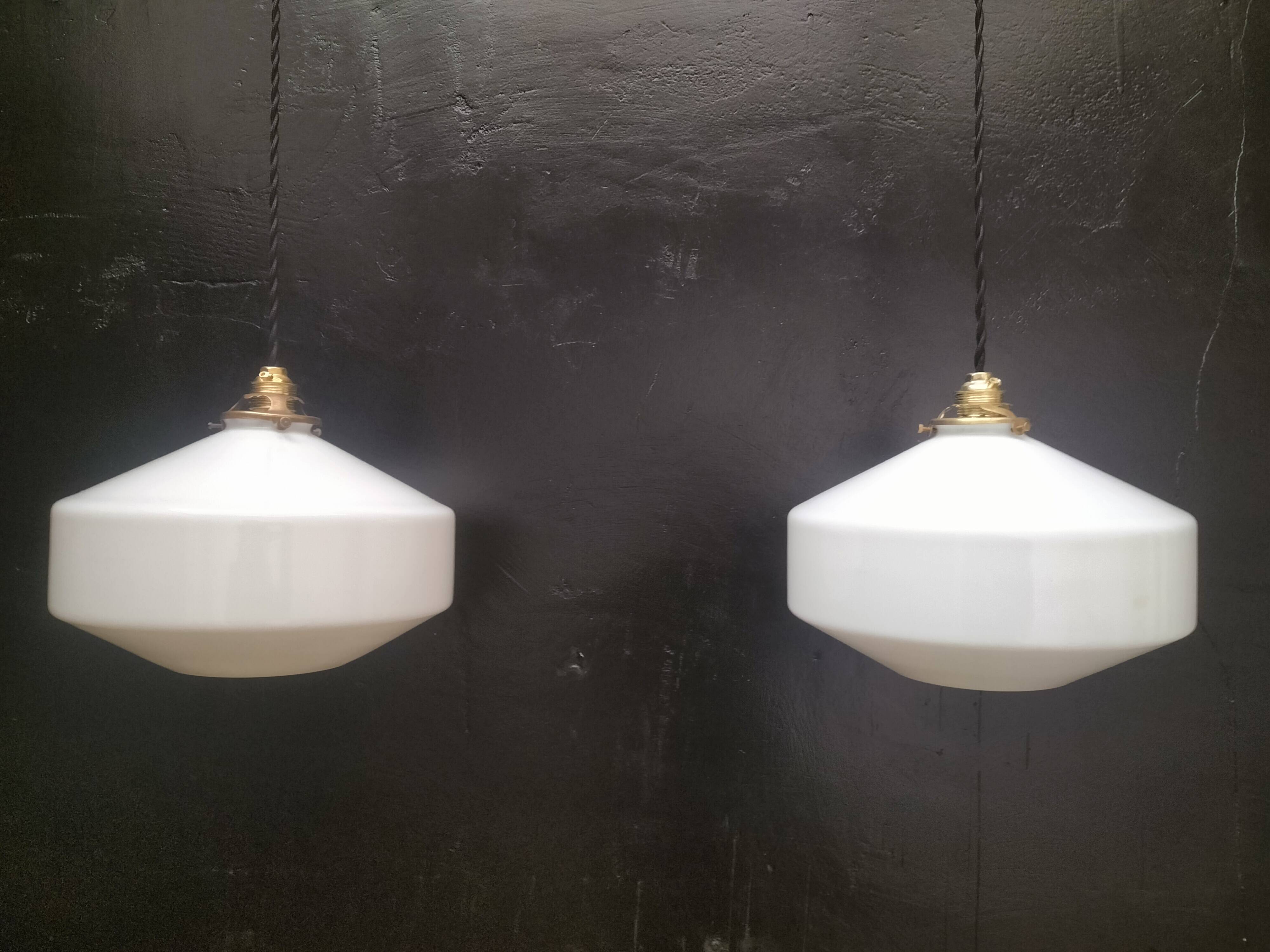 Opaline suspensions