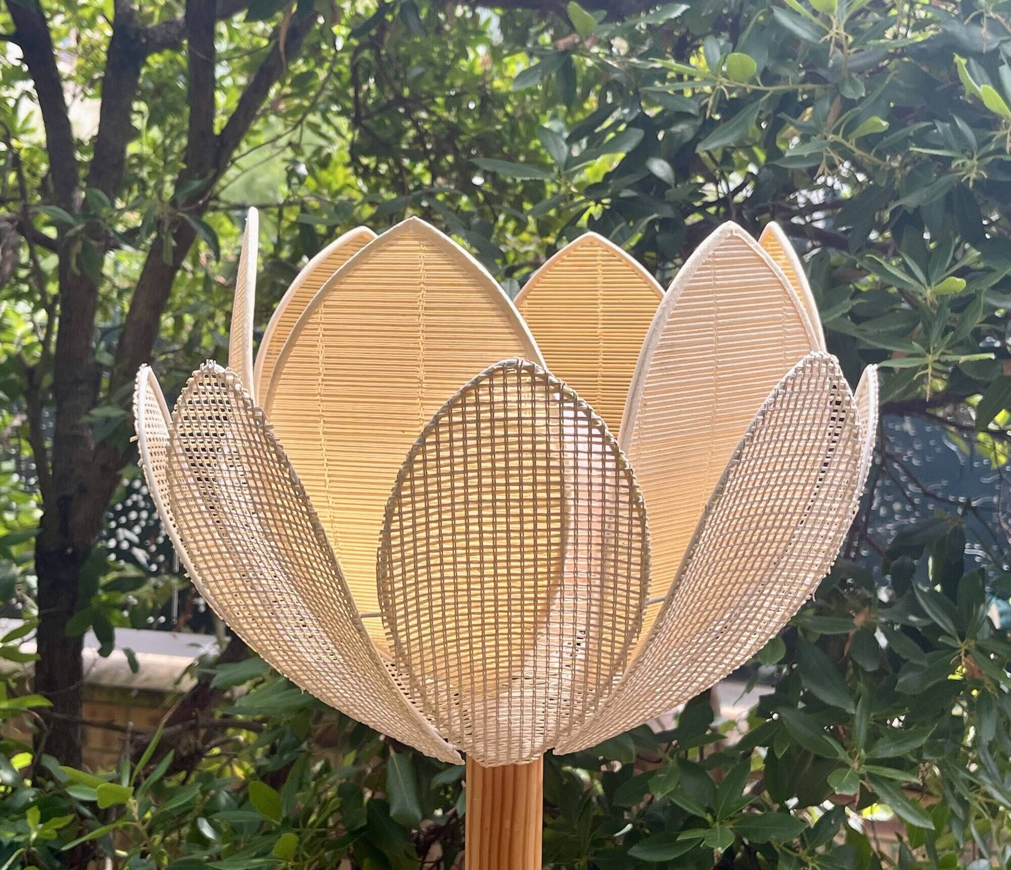 Large flower floor lamp in turned wood – Vintage – 70s/80s spirit