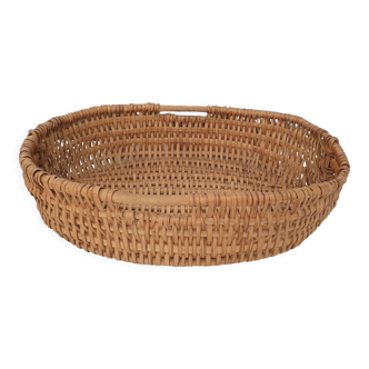 Wicker laundry basket with handles
