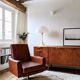 Fauteuil pivotant skaï et chrome années 60